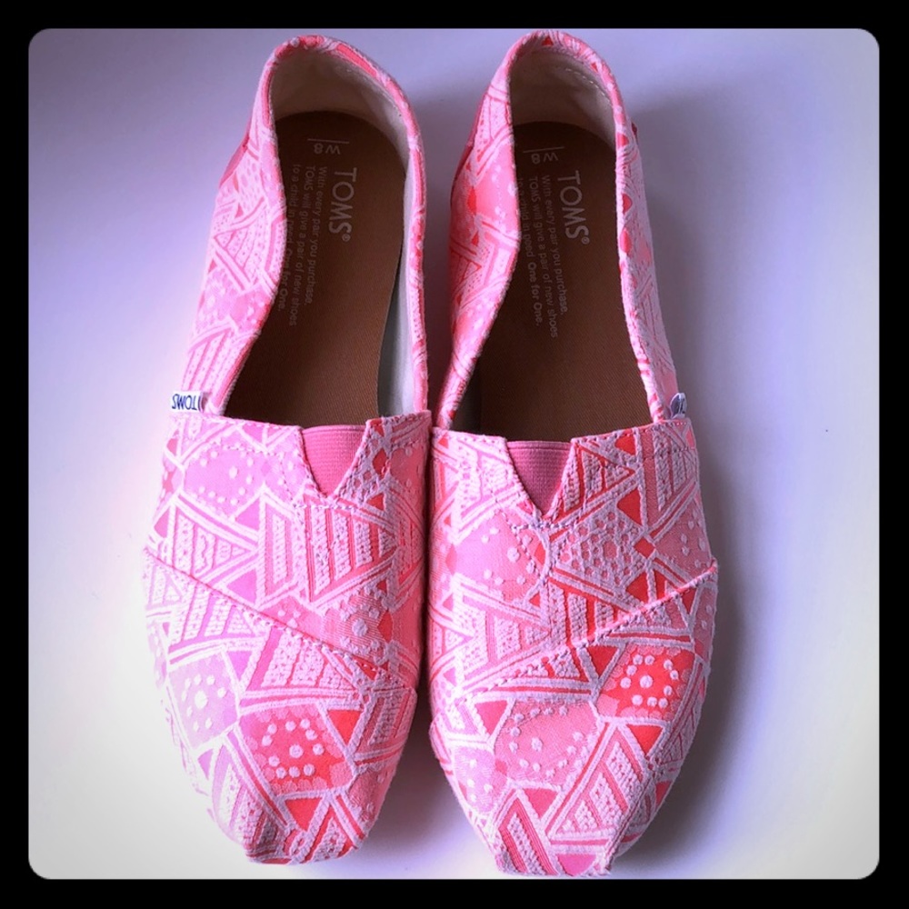 NWOT Adorable! TOMS hot pink w/ raised pattern
